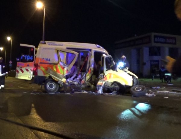 Megrázó helyszíni felvételek – Halálos baleset történt a Pazonyi út és a Törzs utca kereszteződésében