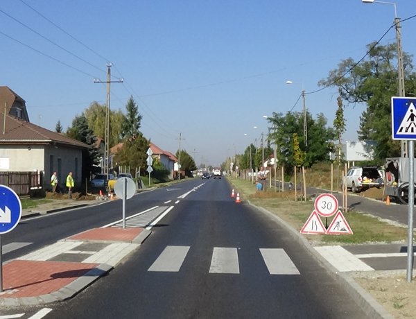Sebességkorlátozás és útszűkület – Forgalomkorlátozás van érvényben a Kállói úton