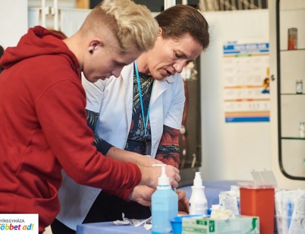 Közgazdász, kozmetikus, szakács – Népszerű szakmák a fiatalok körében