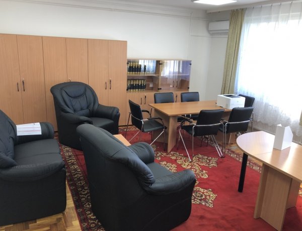 Elektromos hálózat és irodabútorok korszerűsítése a Nyíregyházi Törvényszéken