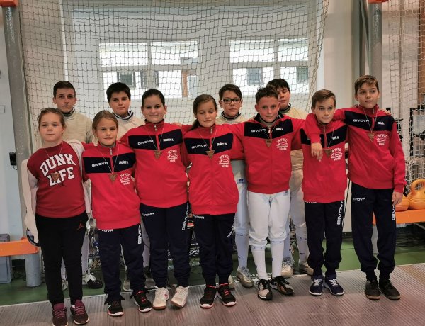 Aranyérmes vívók - A négy évszak kupán jártak az NYVSC kardozói