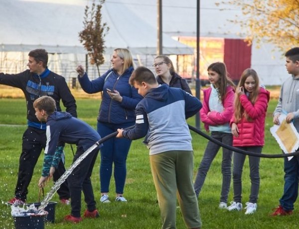 Vizesnyolcas – Környezetvédelmi vetélkedőt rendeztek a Bujtosi Városligetben