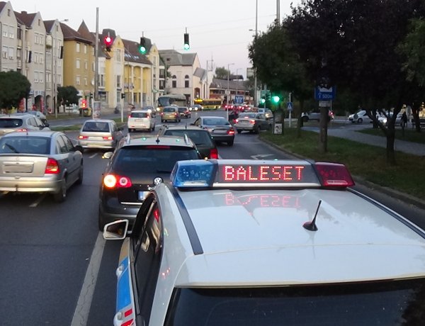 Forgalmas útszakaszon ütköztek Karambol történt a Vay Ádám körúton