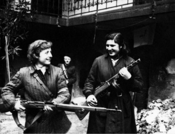 Ilyen volt nőnek lenni 1956-ban - Sorban álltak élelmiszerért