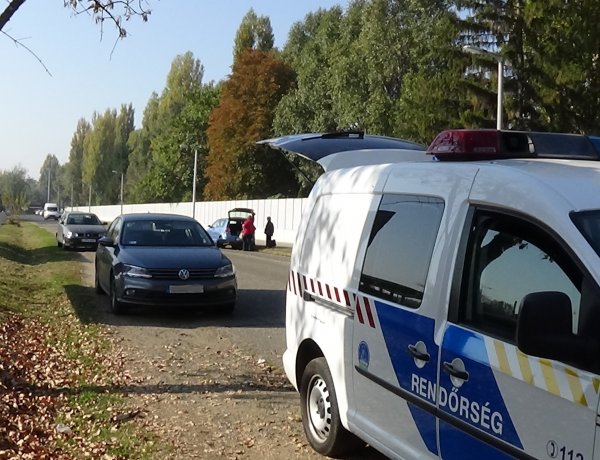 Ismeretlen tettes rongált meg egy parkoló járművet az Északi temetőnél