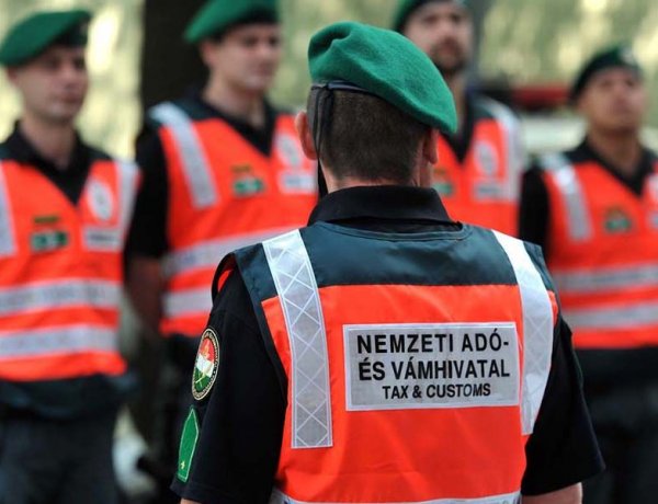 Újabb NAV-fogás: 11 millió forintot érő cigi hevert a Tiszánál