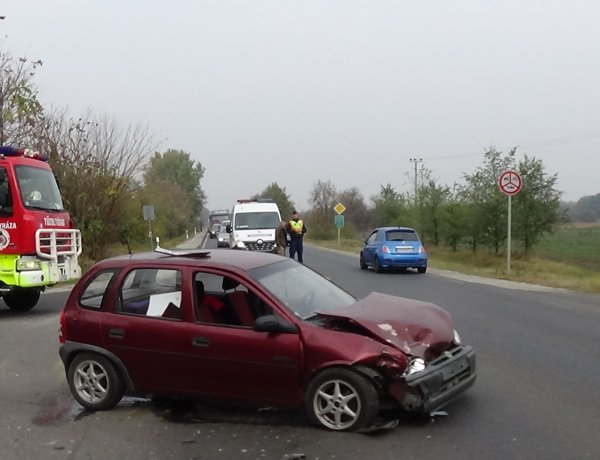 Egy személy könnyebben megsérült a Császárszállásnál történt balesetben
