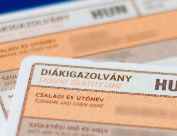 Fontos határidő közeledik – Október végéig kell érvényesíteni a diákigazolványokat
