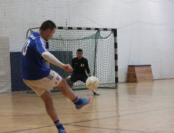 Labdarúgó tornák - befejeződött az őszi idény a kispályás bajnokságban, irány a terem