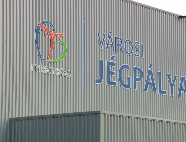 Korcsolyákat fel, szombaton nyit a jégpálya - este Ice Party várja a fiatalokat! 