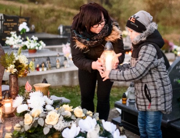 Mindenszentek és halottak napján róják le legtöbben kegyeletüket elhunyt szeretteik előtt
