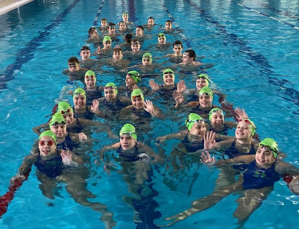 Edzőtáborban a tehetségek - Százhalombattán készültek az úszók 