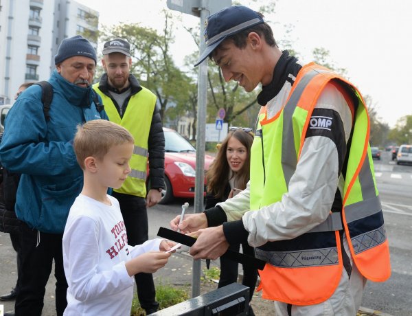 Gyorshajtásért közérdekű munkával büntették a pilótát, Nyíregyházán teljesítette!