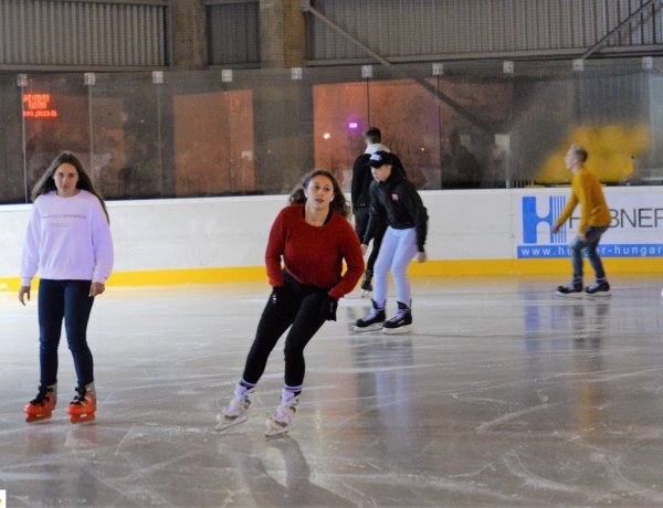 Szünetel a közönségkorcsolyázás - a meleg időjárás miatt átmenetileg nem lehet korizni