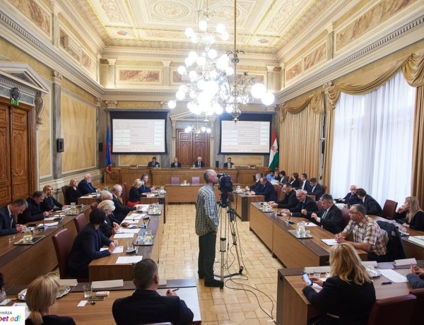 Ünnepélyes keretek között tartotta meg alakuló ülését az új nyíregyházi képviselőtestület