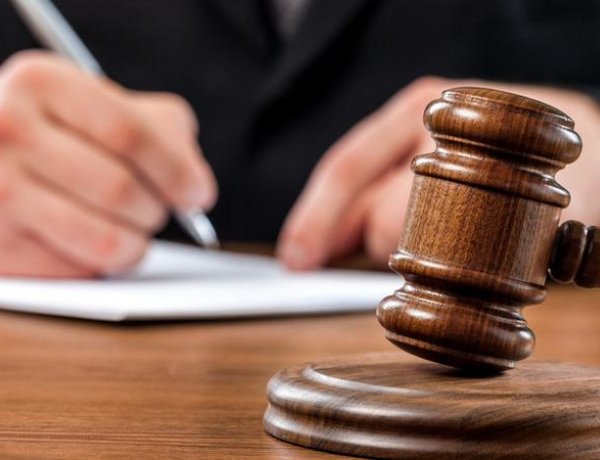 Meghosszabbította a bíróság az embercsempészettel gyanúsított férfi letartóztatását