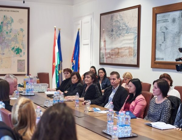 Atipikus foglalkoztatás – Fórum a Nyíregyházi Család- és Karrierpont képviselőinek