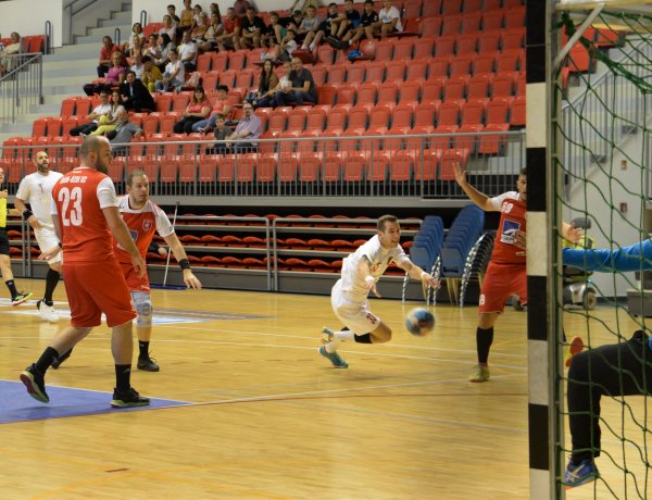 Nagy pofon - komoly verést kapott a kézilabda együttes Cegléden