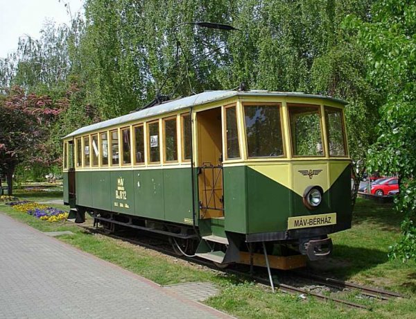 Értékes Esték - nyíregyházi villamosközlekedésnek emléket állító kocsi 