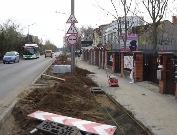 Csapadékelvezető kialakítása zajlik a Csaló köz és Eperjes utca csomópontjánál