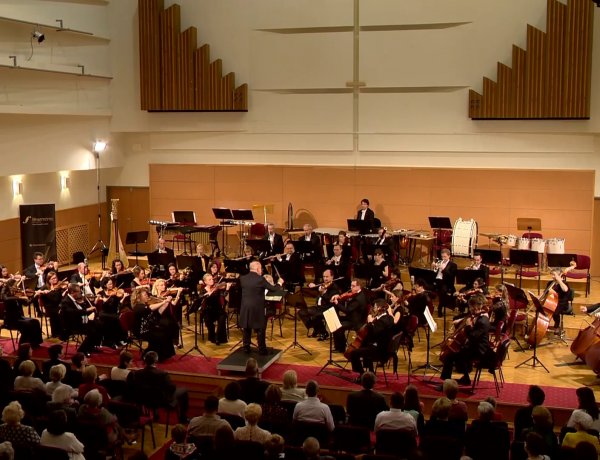 Klasszikus szépség – A Miskolci Szimfonikus Zenekar és Lakatos György lépett színpadra