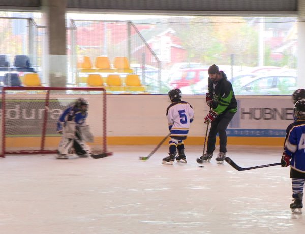 Nyíregyházán népszerűsítette a jégkorongot Szapporó egyik hőse