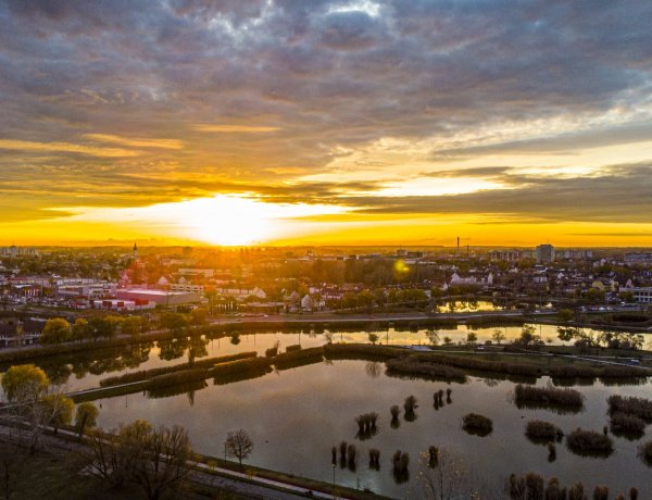 Nyíregyháza egyik gyöngyszeme a Bujtosi Városliget - Naplementében is csodás
