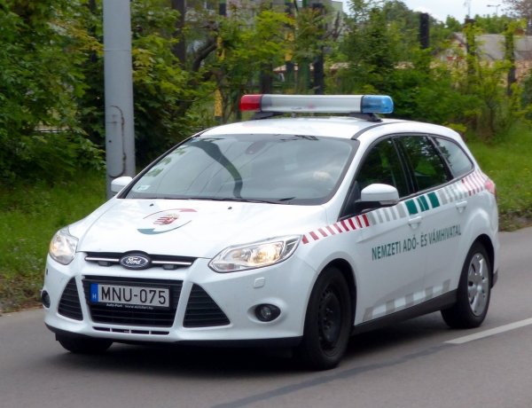 Nemzeti Adó- és Vámhivatal: 30 millió forintot érő cigit rejtett a kőszállítmány