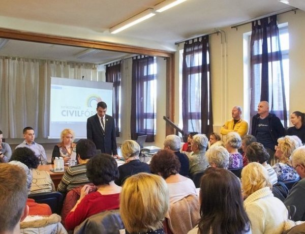 Az önszerveződő közösségek részére kiírt pályázati lehetőségekről tartottak tájékoztatást