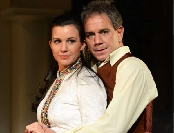 A bolondok grófja - az Újszínház előadása Nyíregyházán, a VMKK-ban