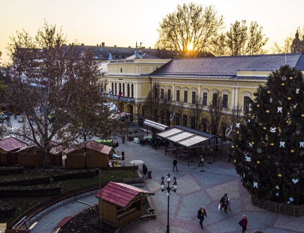 Nyíregyházi Advent – Koncertek, fellépők, játékok a Kossuth téren
