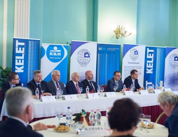 Bemutatták a TOP 100 című kiadványt – Díjátadót is tartottak