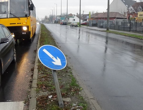 KRESZ-táblát törtek az Inczédy soron, az okozó elhajtott a helyszínről