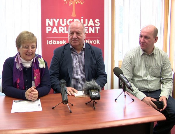 Az Országos Nyugdíjas Parlamentet megelőzően tartottak sajtótájékoztatót a szocialisták