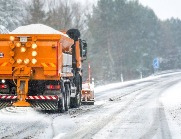 A Magyar Közút bemutatja: Közeleg a tél – „Teli sótárolók várják az első ütközetet”