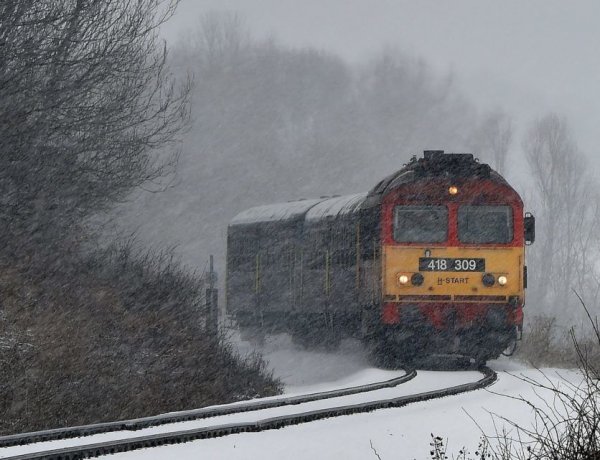 Van, ahol 80 percet késnek a vonatok a havazás miatt – Folyamatos a helyreállítás
