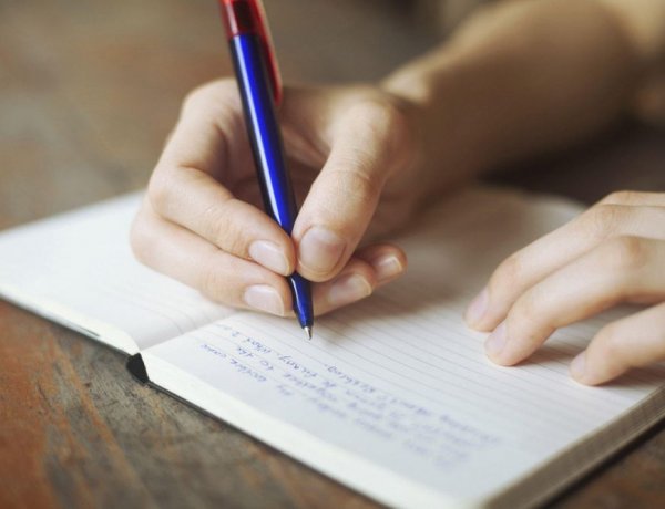 Vers- és esszéíró pályázatot hirdetnek fiataloknak – 16-25 éves pályázókat várnak!