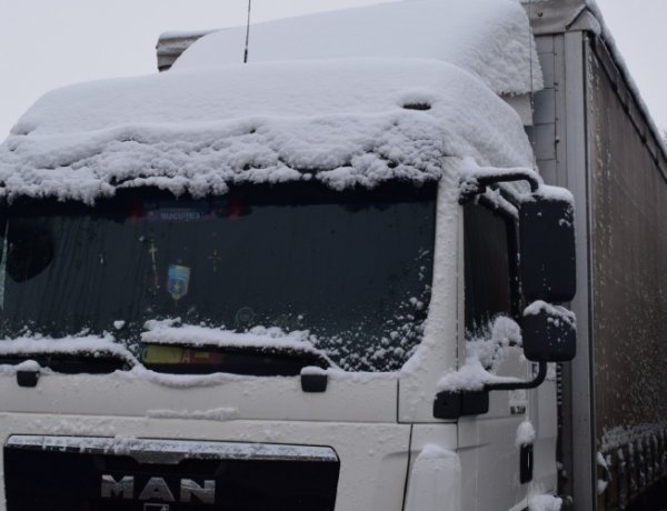 Közlekedők figyelem! – Távolítsák el járműveikről a ráfagyott csapadékot
