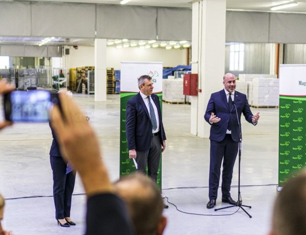 Bővítette csomagfeldolgozó kapacitásait Nyíregyházán a Magyar Posta – Videóval!