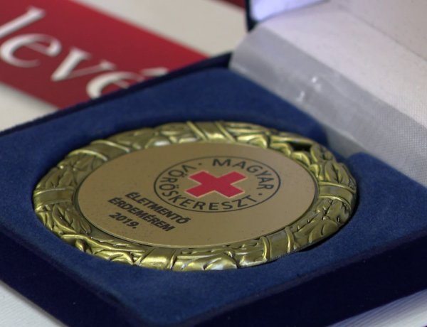 Közel 90 elismerő oklevelet adtak át a megyeházán a Véradók Napi Ünnepségen