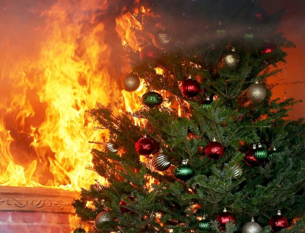 Lakástűz?! Hogyan előzhető meg és mire kell figyelni advent idején?