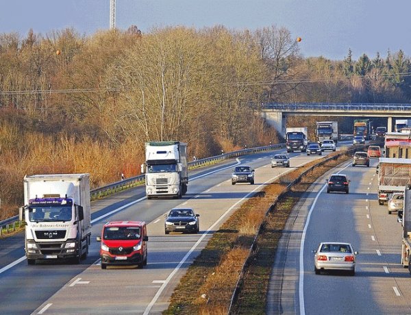 Szakaszos autópálya lezárások lesznek egy 96 méteres szerelvény közlekedése miatt
