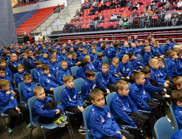 Szpari Karácsony - díjazta a klub a fiatal sportolókat, edzőket