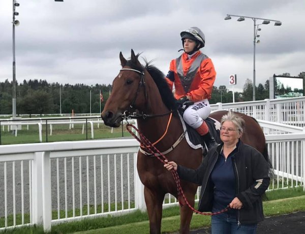 Egyetemre jár, közben pedig rangos nemzetközi lóversenyeken indul - Májer Cintia