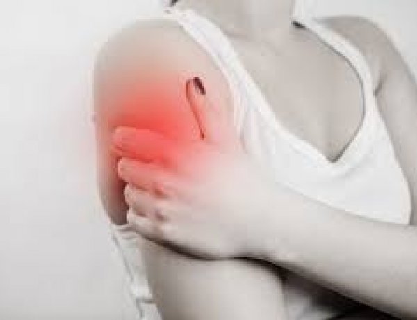 Fáj a válla? Bár hihetetlen, de lehet, egy tetoválás az oka 