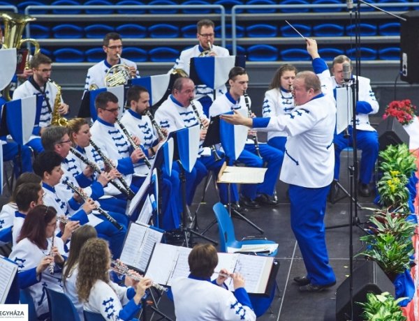 33. Újévi koncert a Continental Arénában, műsoron népszerű világslágerek 