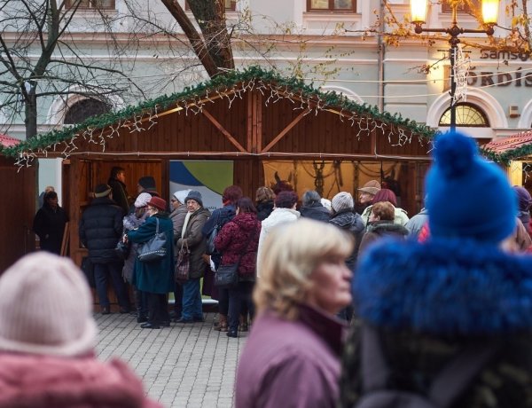 A frissen sült lapcsánka idén is az adventi forgatag egyik legkedveltebb eleme