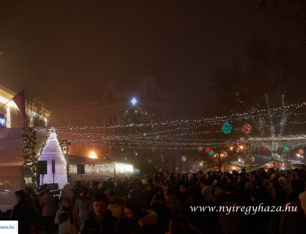 Vasárnap meggyújtják a harmadik adventi gyertyát - A sztárvendég Zoltán Erika lesz!