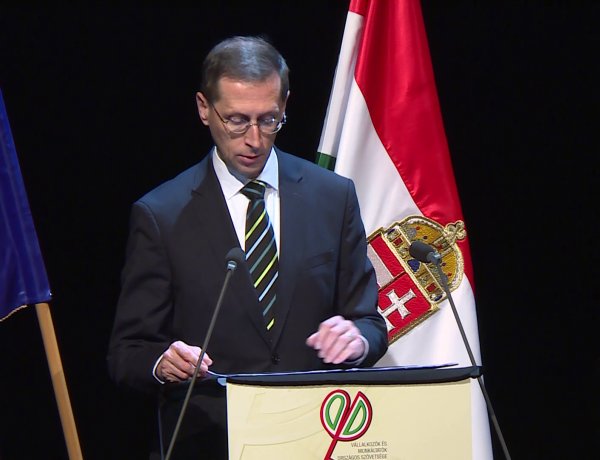 Elkészült a KKV stratégia és jövőre újabb gazdaságvédelmi intézkedések várhatóak