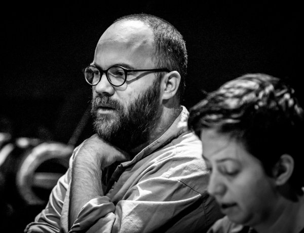 Göttinger Pál rendezővel beszélgettünk - A Tengeren című színdarabról